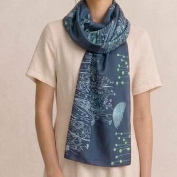 Foulard bleu gris – Fleurs imaginaires